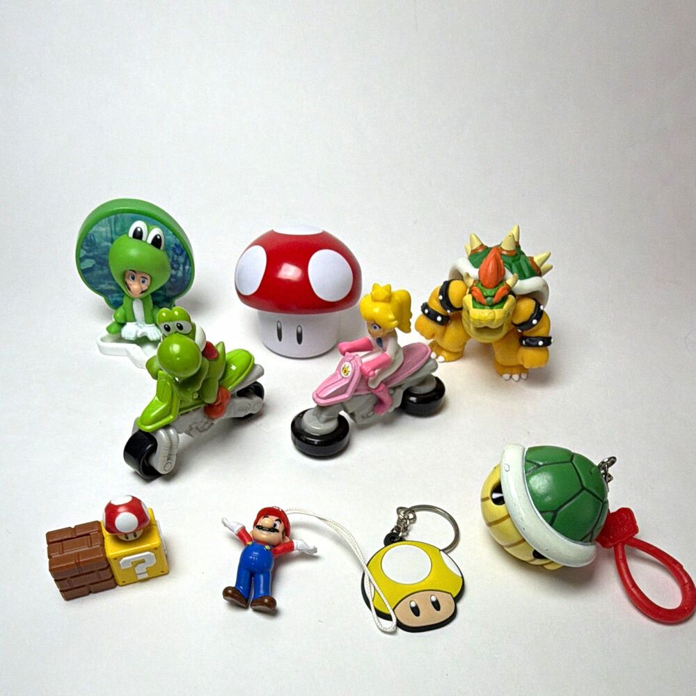 Nintendo Super Mario Bros. Figure Lot w/ Keychain Mario Yoshi Peach Bowser